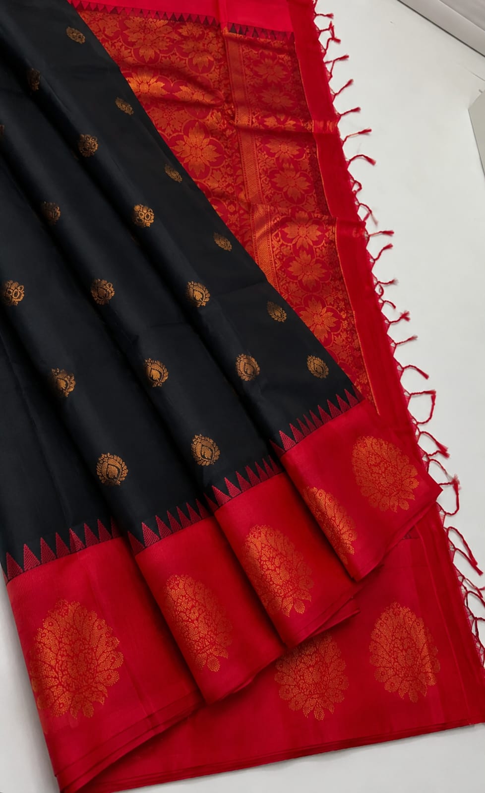 MANGALYAM KORVAI KOTTANJI TANA SOFT SILK SAREE Black with Red