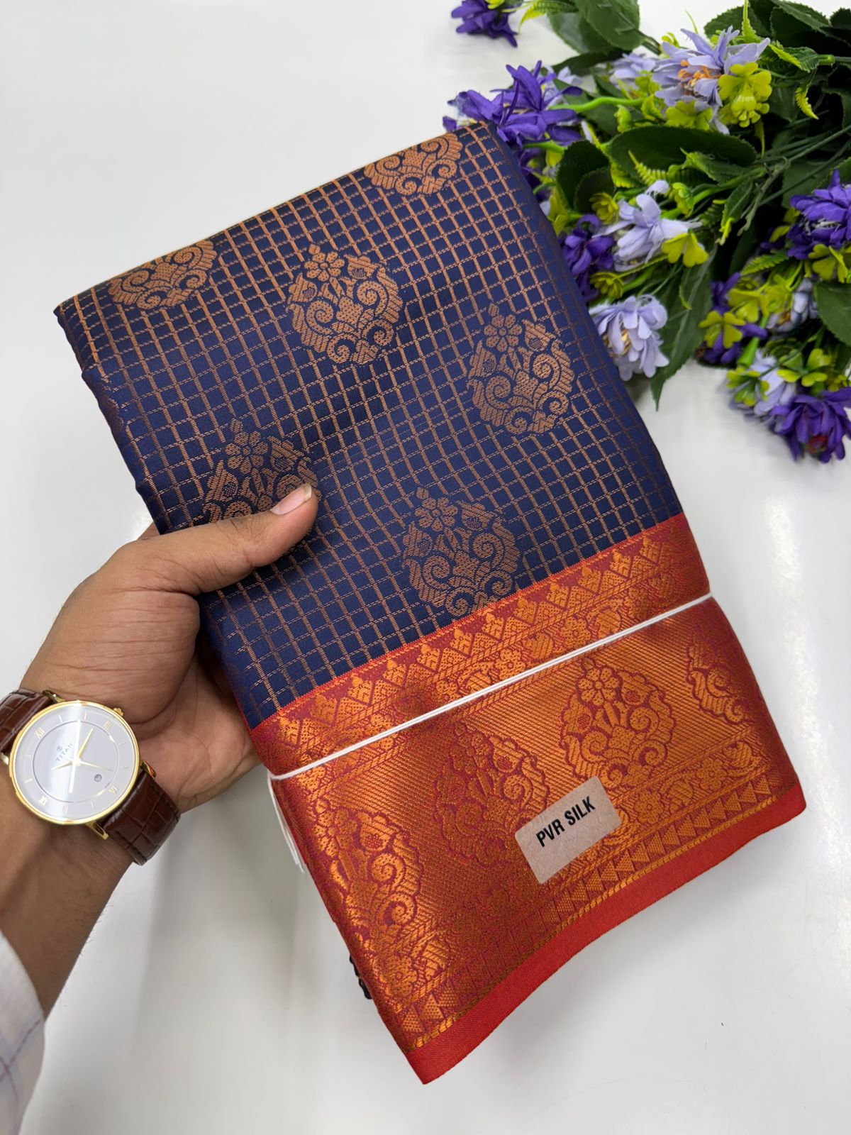 Vaira Oosi saree