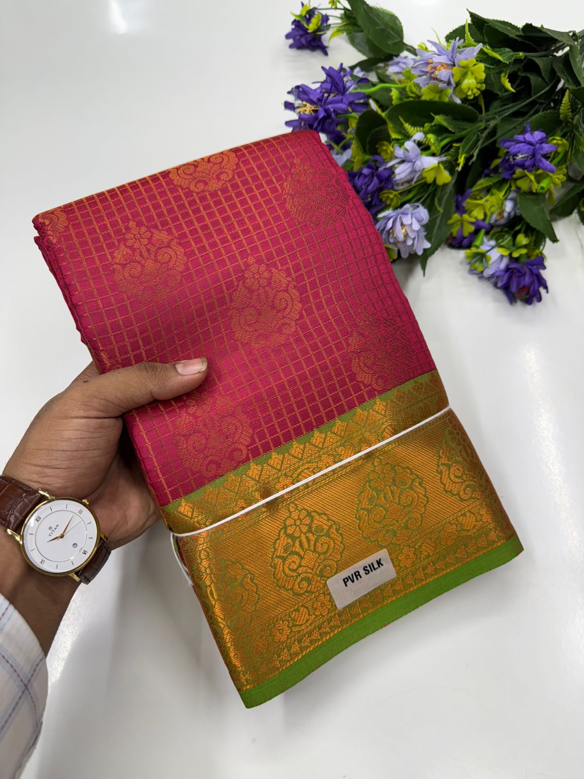 Vaira Oosi saree