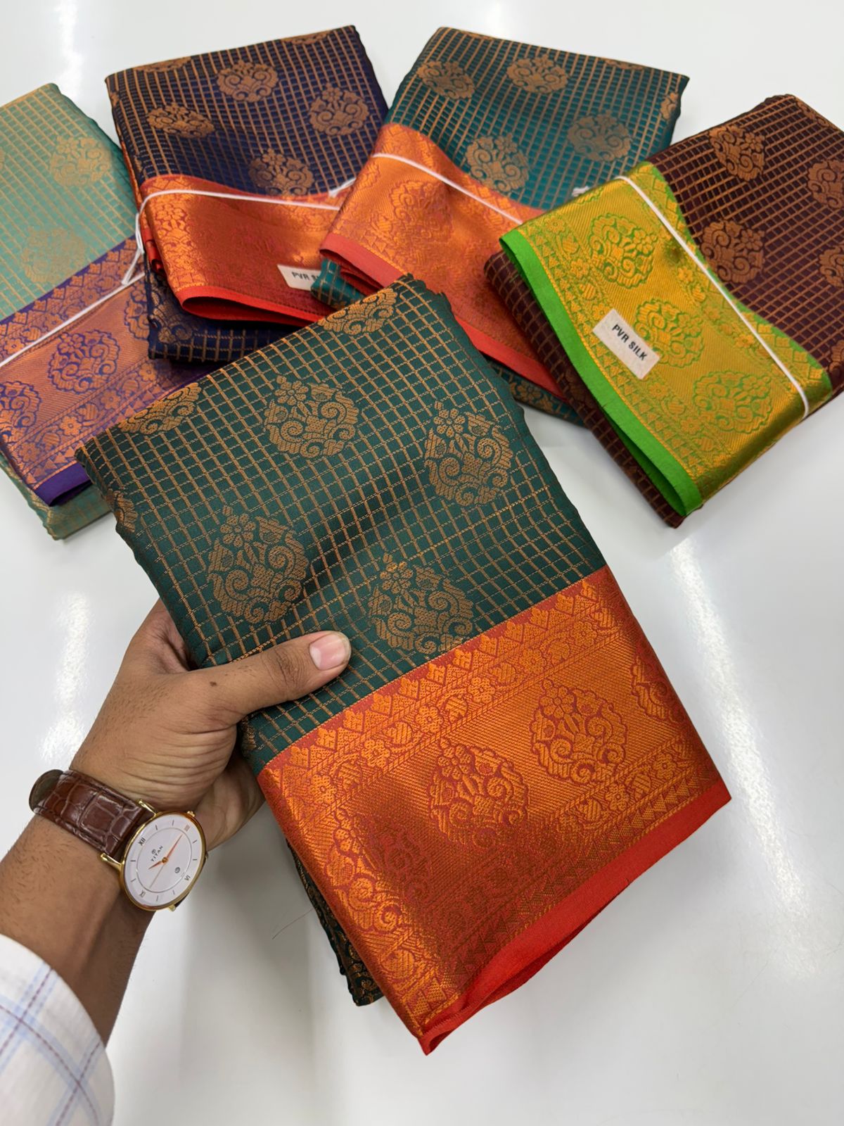Vaira Oosi saree